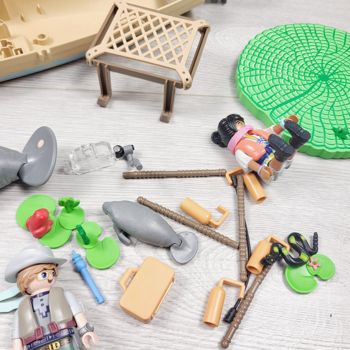 MHAN2- PLAYMOBIL Wiltopia Boat Trip to The Manatees playset
