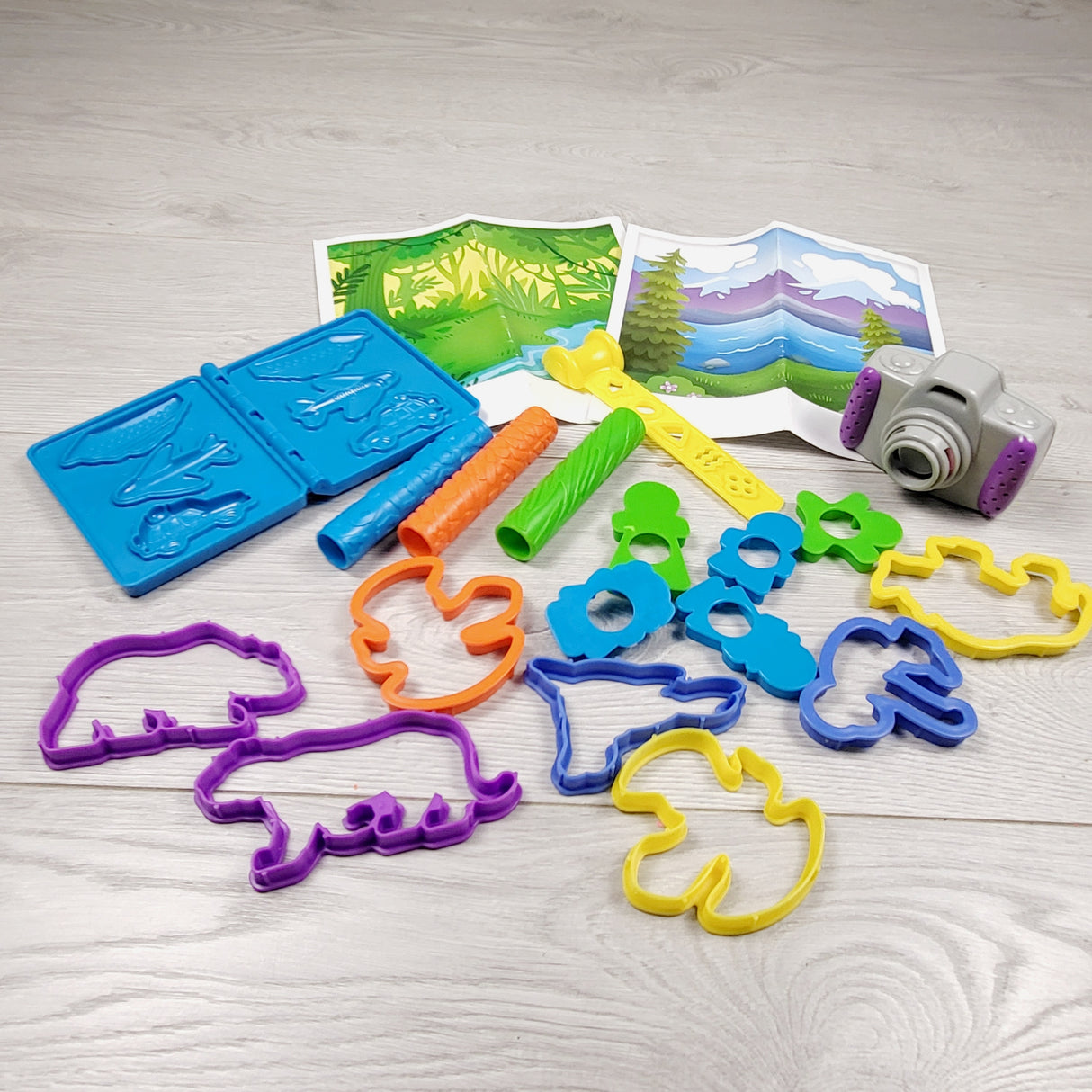 MHAN2 - Play-doh set with camera and animals