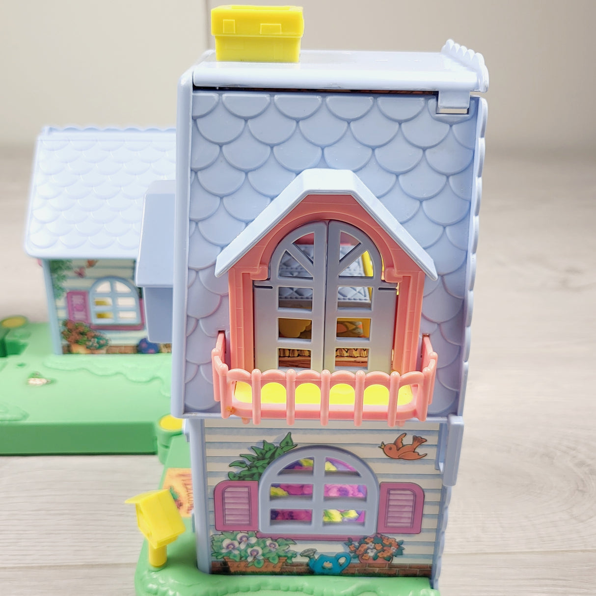 MHAN3 -  Vintage 1994 TAKARA Furry Families, Lion Family Enchanted Playhouse + furniture (sorry, no shipping)