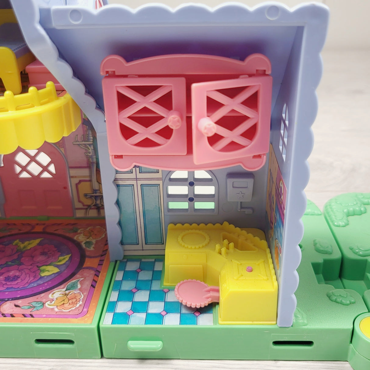 MHAN3 -  Vintage 1994 TAKARA Furry Families, Lion Family Enchanted Playhouse + furniture (sorry, no shipping)