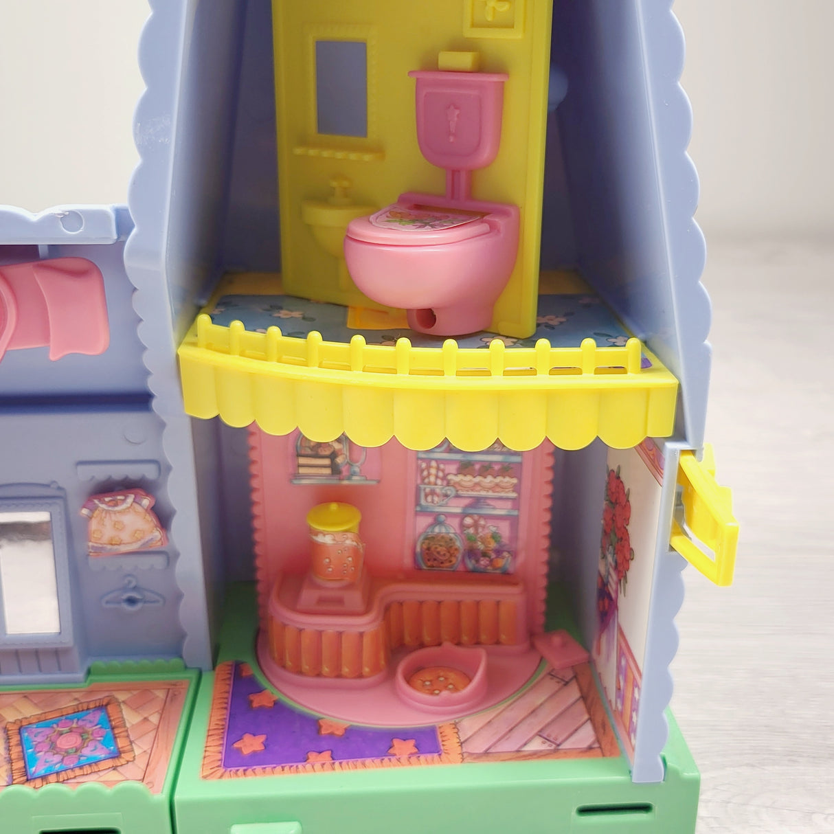 MHAN3 -  Vintage 1994 TAKARA Furry Families, Lion Family Enchanted Playhouse + furniture (sorry, no shipping)