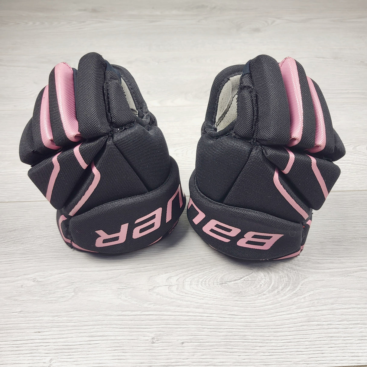 MHAN3 - Bauer Vapor X:Edge Hockey Gloves. Youth sized. 9 inch