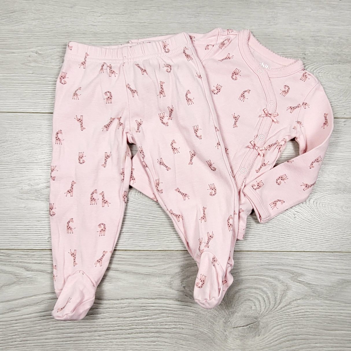 MASO22 - Child of Mine pink 2pc set with giraffes. Size 3-6 months