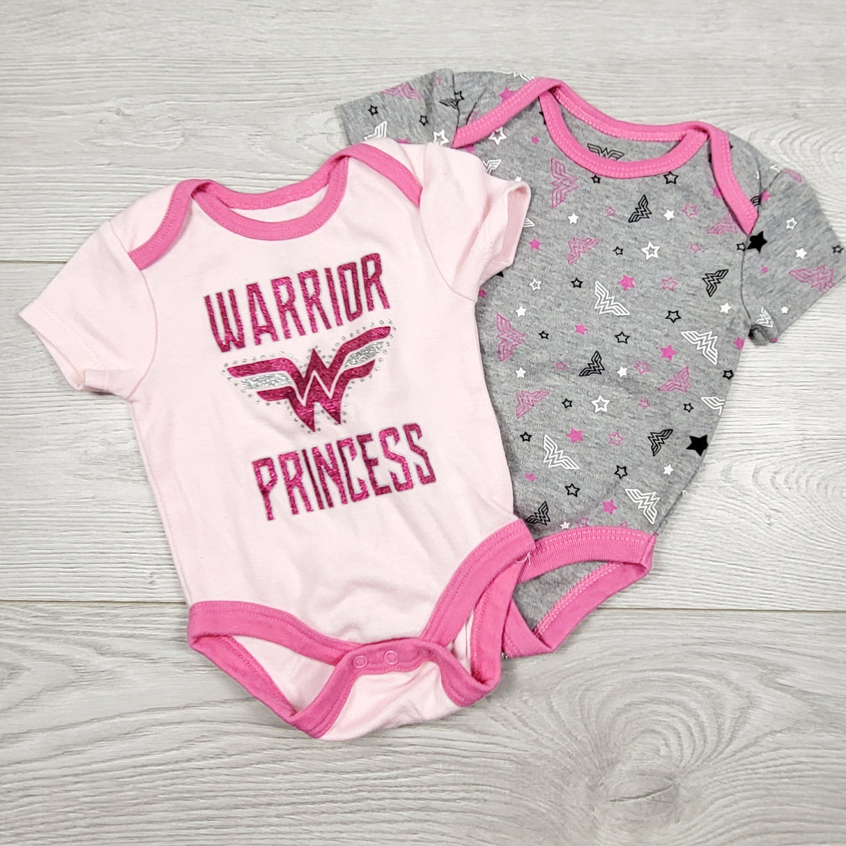 MASO22 - Wonder woman 2pc bodysuit set. Size 3-6 months