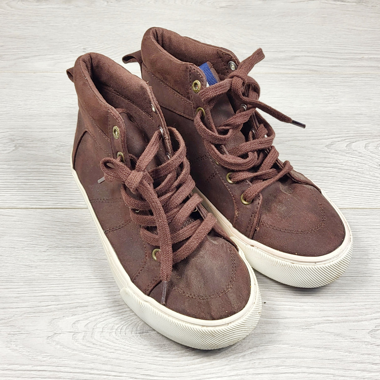 DPAR1 - Old Navy brown canvas hightop shoes. Youth size 1