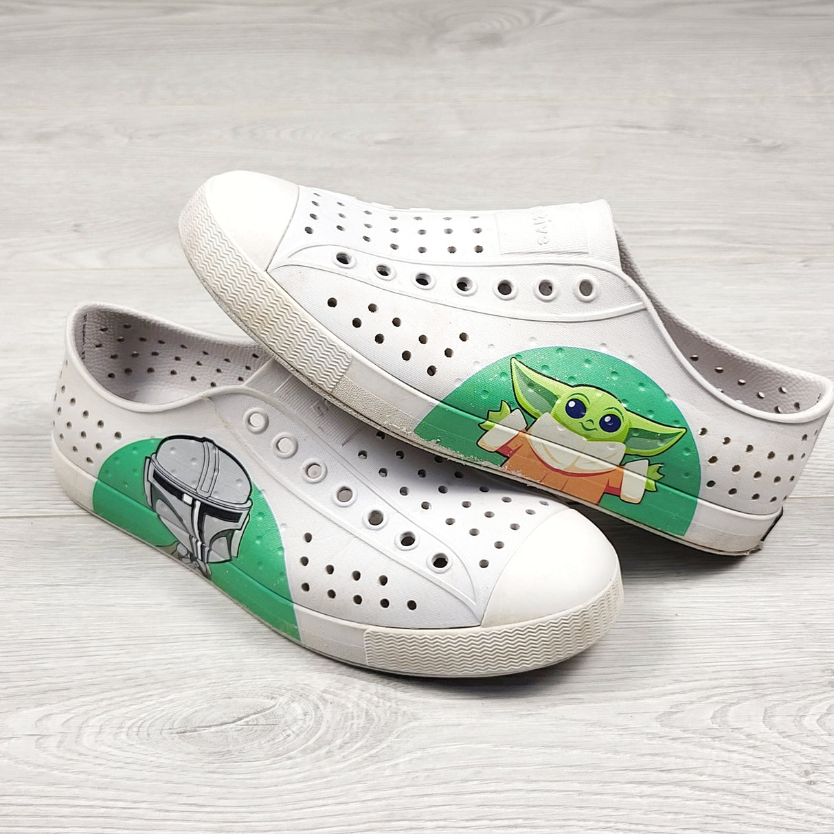 DPAR1 - Native Star Wars Jefferson shoes. Youth size 4