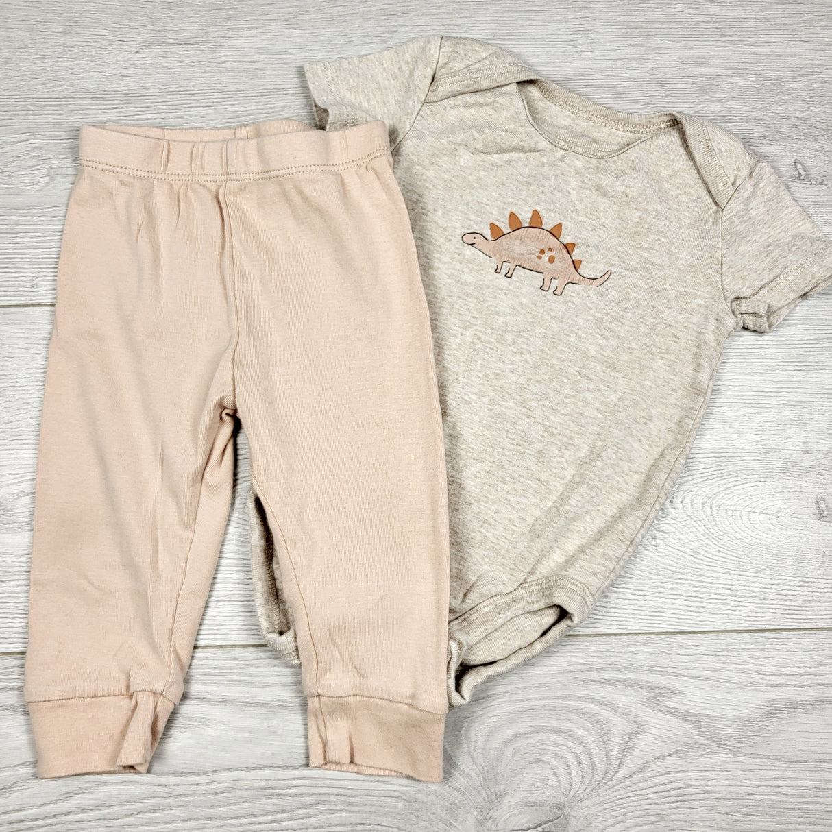 AMST3 - Pekkle 2pc bodysuit set with dinosaur. Size 9 months
