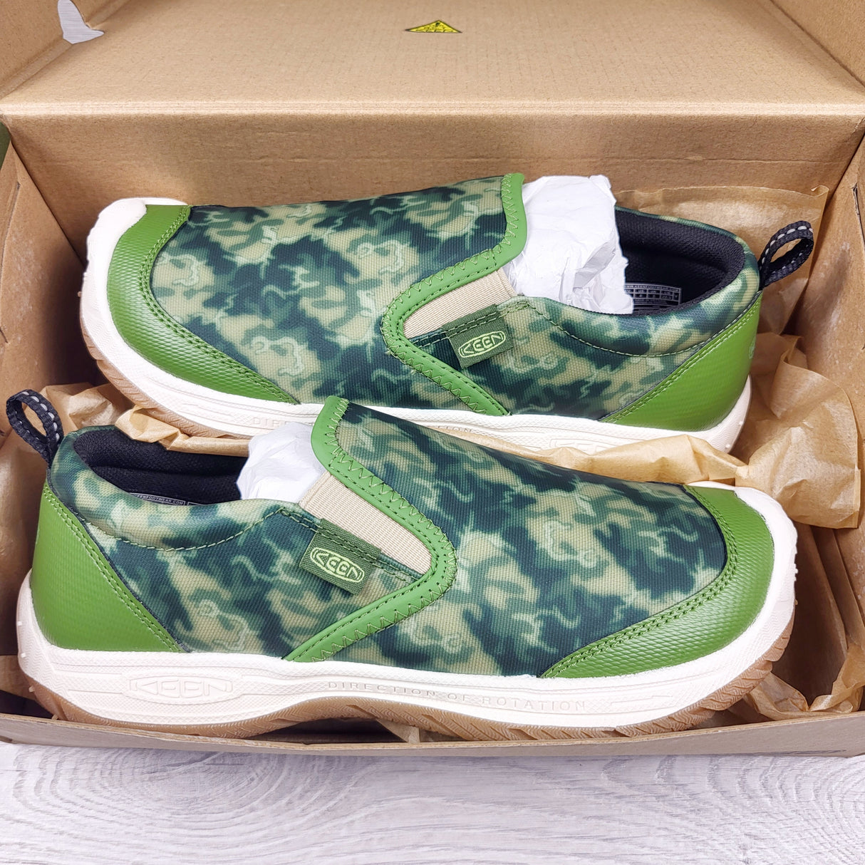 MAYE1 - NEW - Keen Speed Hound slip on shoes in Campsite Camo pattern. Youth size 4