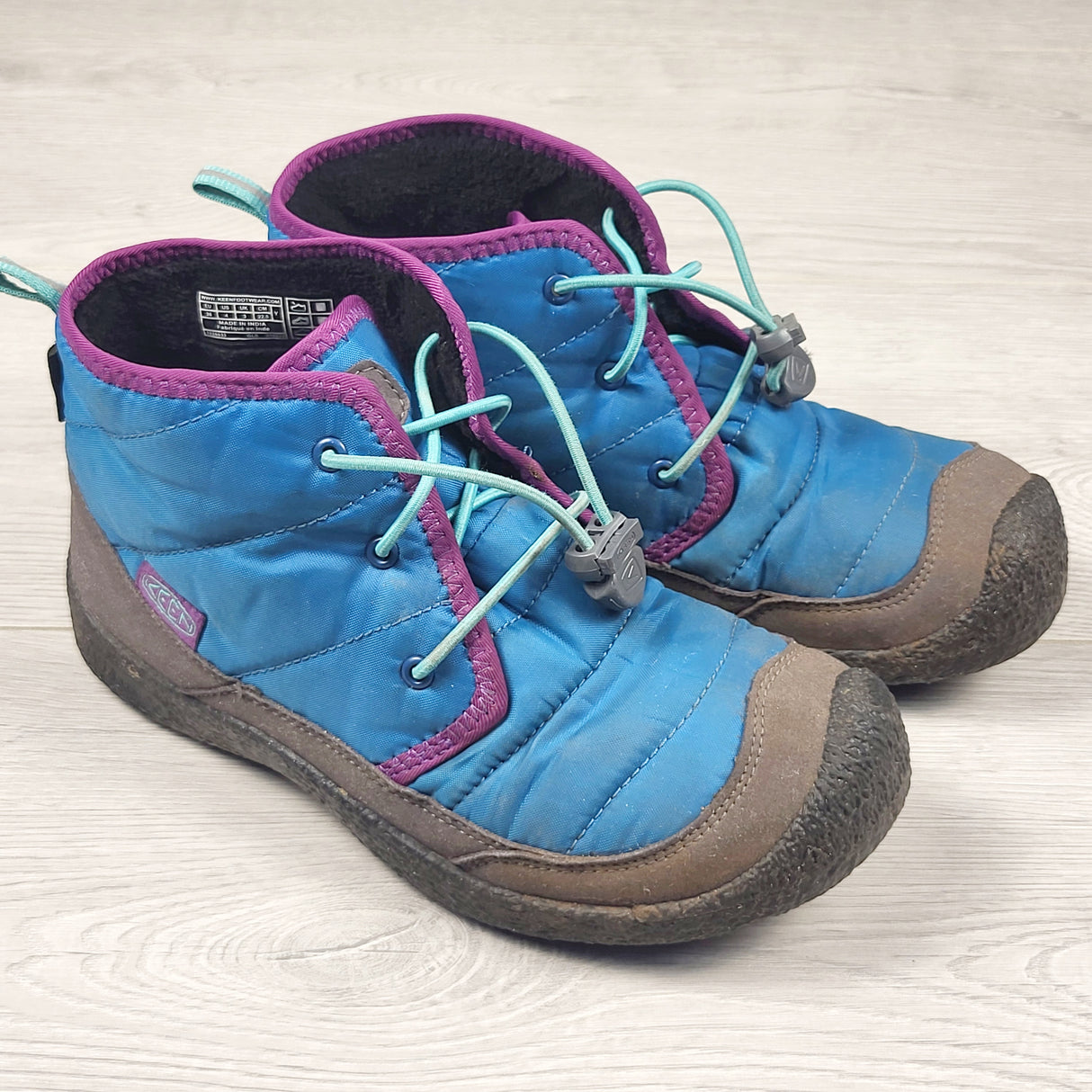 MAYE1 - Keen Howser II Waterproof Chukka boots.Youth size 4