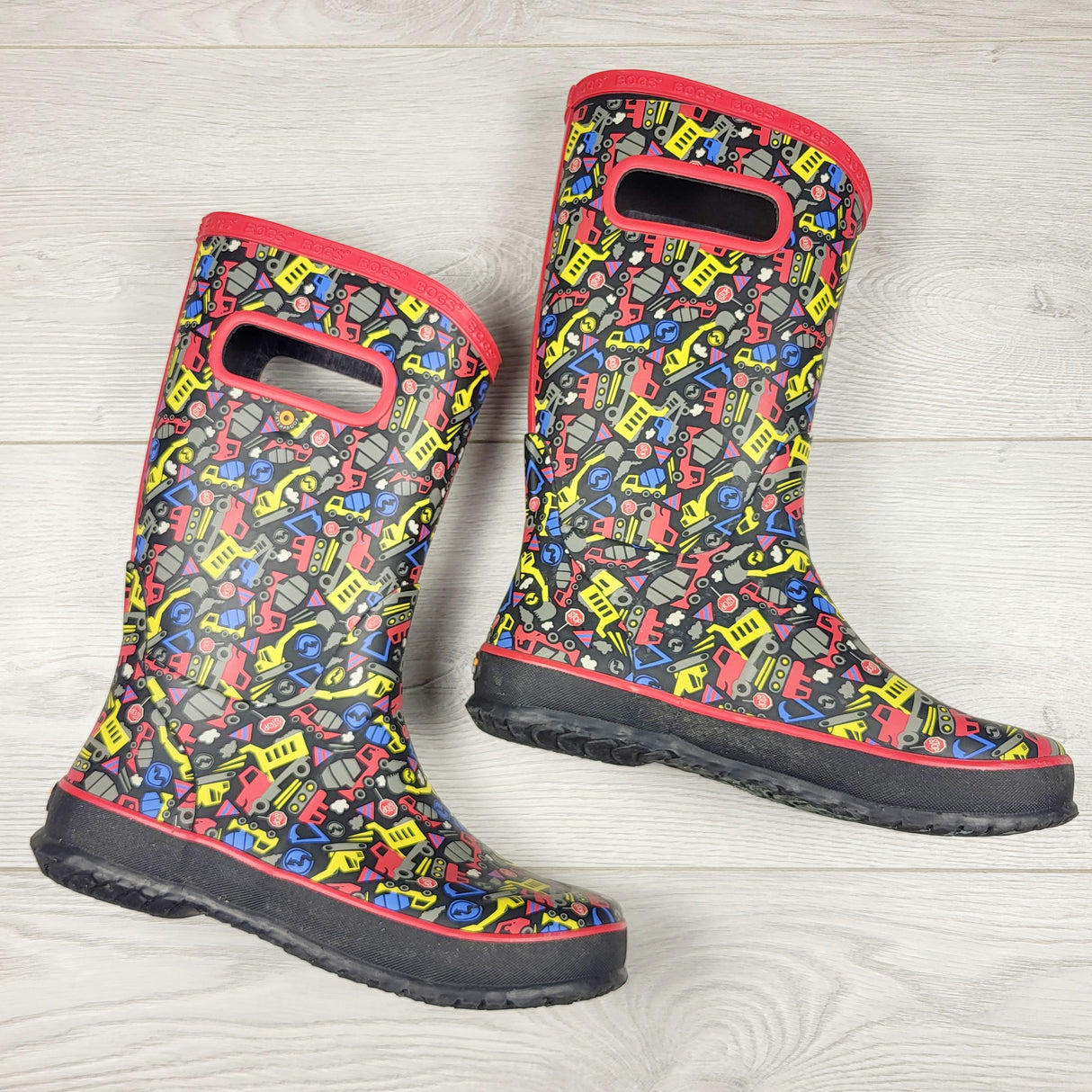 MAYE1 - Bogs construction themed rain boot. Youth size 4