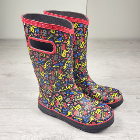 MAYE1 - Bogs construction themed rain boot. Youth size 4