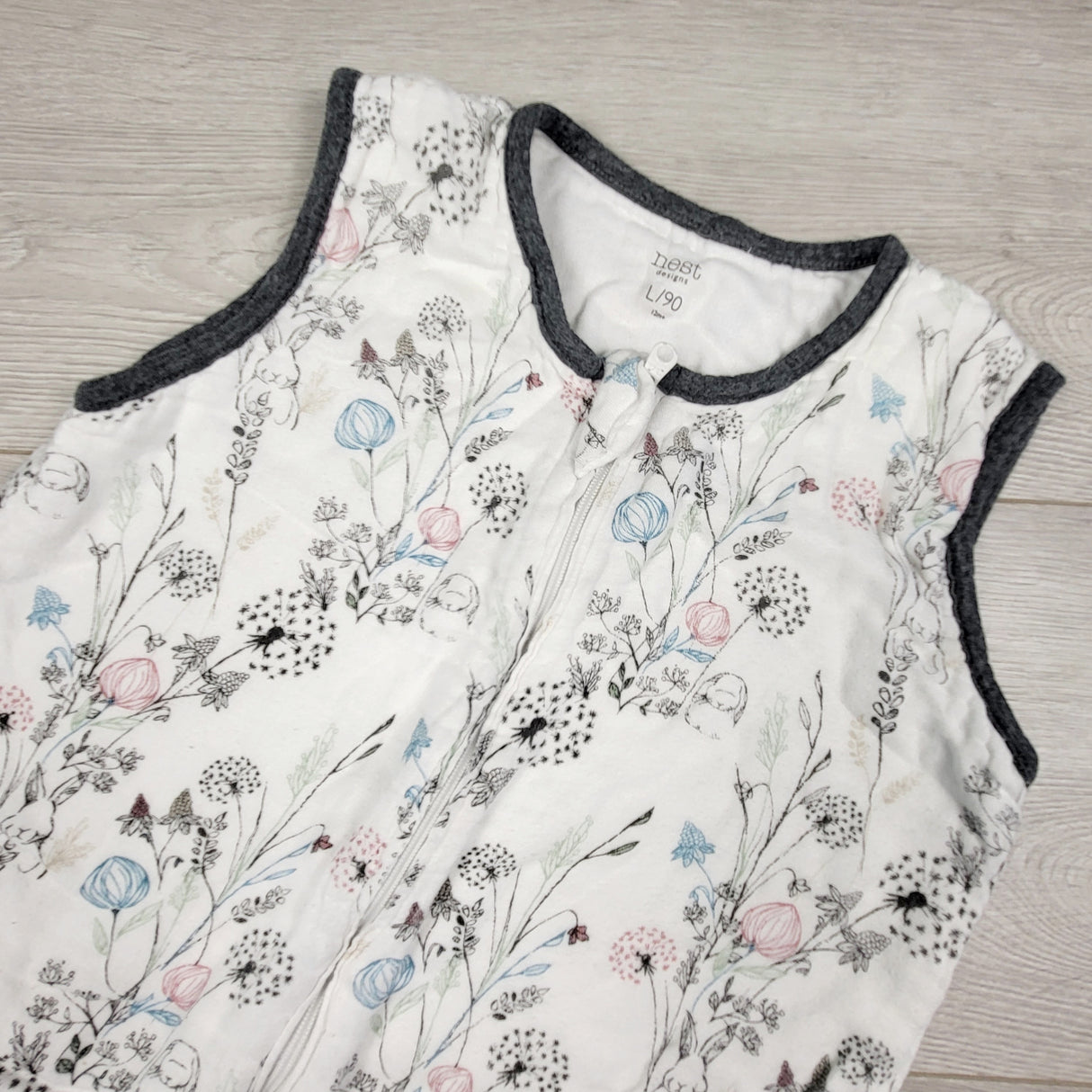MWLL4 - Nest Designs bamboo blend sleep sackwith flowers and bunnies. Size 12m+