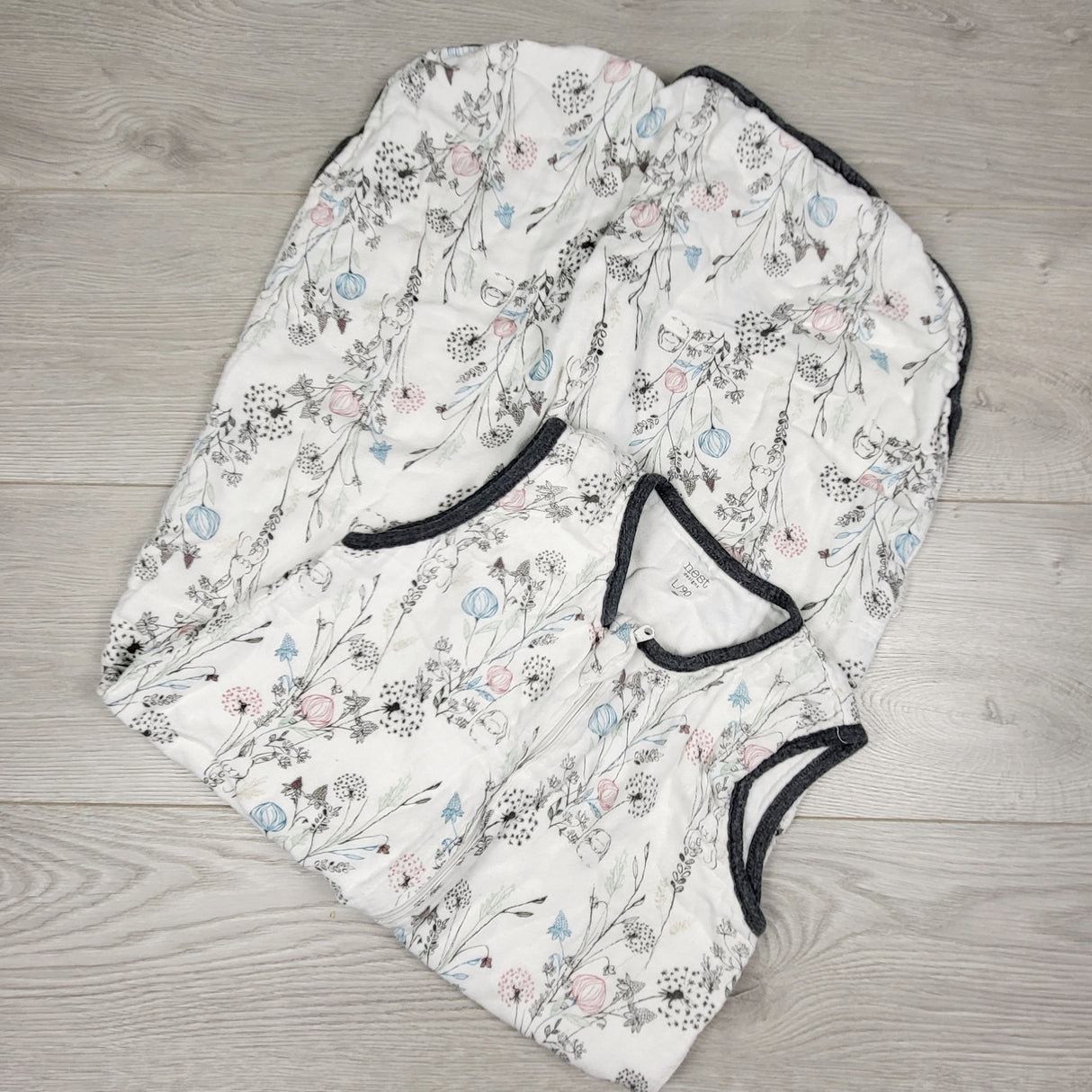 MWLL4 - Nest Designs bamboo blend sleep sackwith flowers and bunnies. Size 12m+
