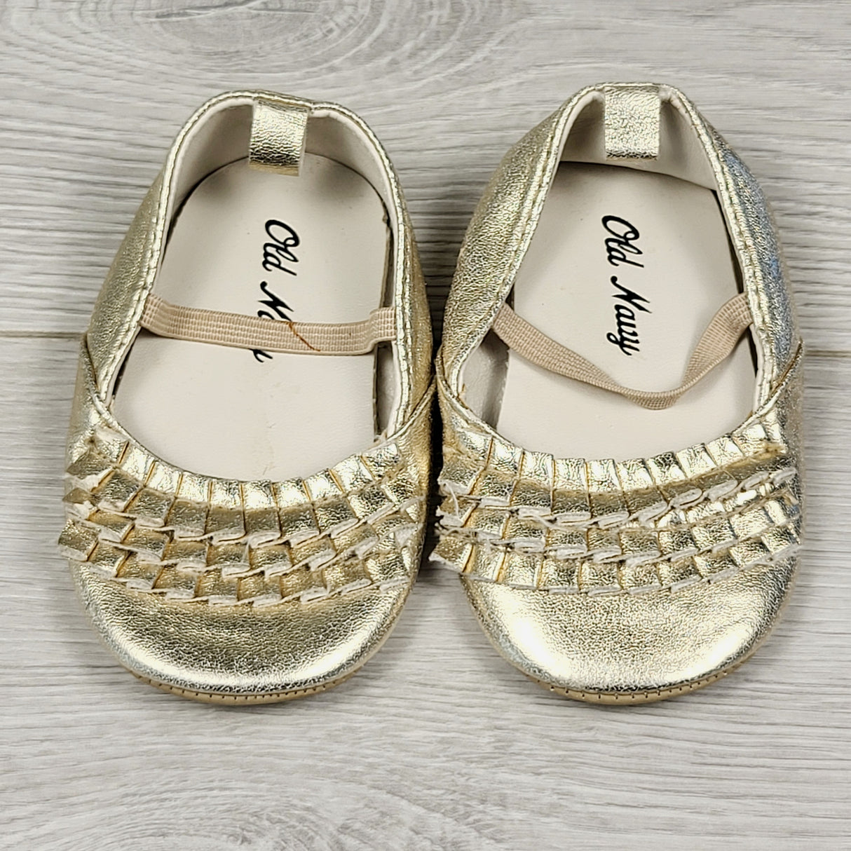 MWLL4 - Old Navy gold soft soled shoes. Size 6-12 months