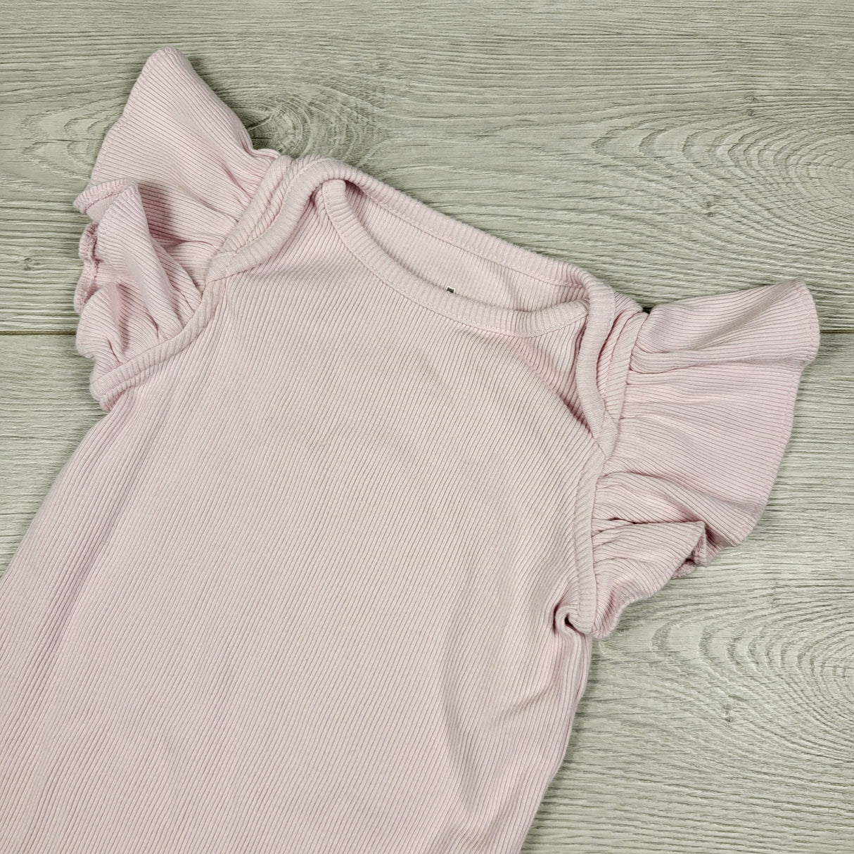 MWLL4 - Gap pink ribbed bodysuit with ruffle sleeves. Size 6-12 months