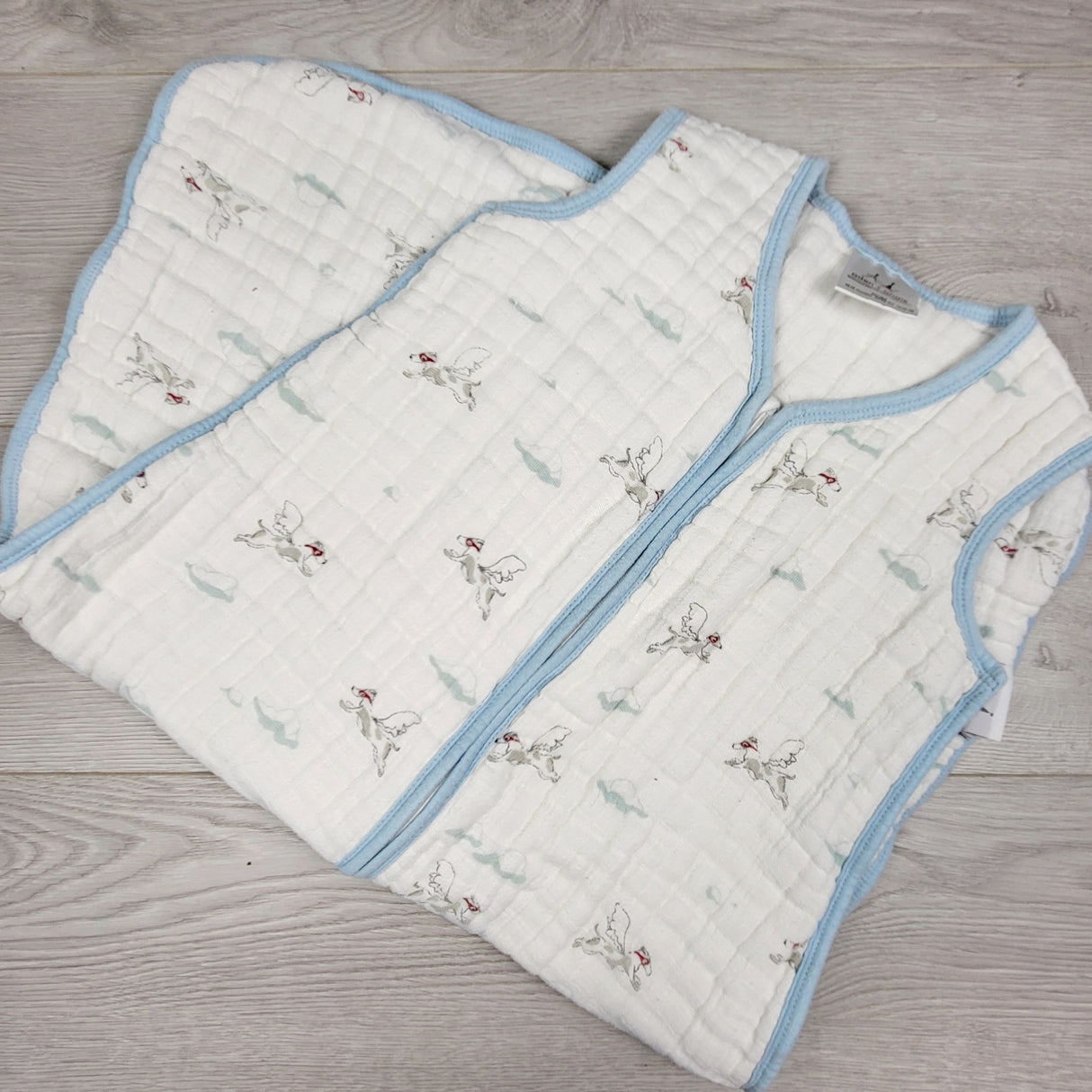 KAMG1 - Aden + Anais heavier weight quilted muslin cotton sleep sack with dogs. Size 12-18 months