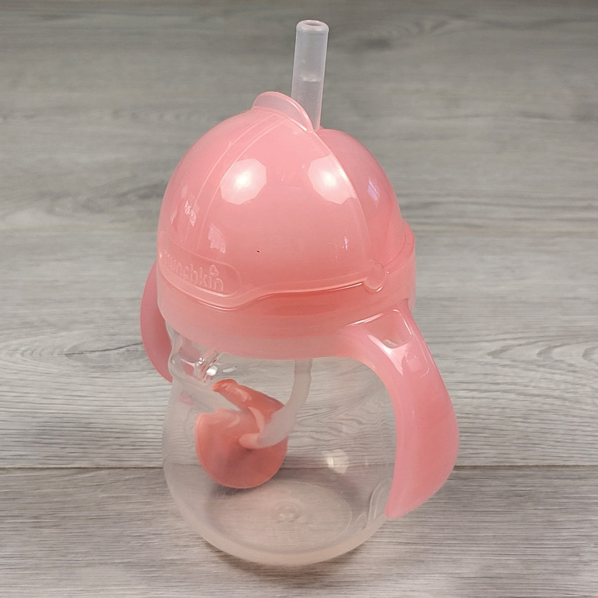 KAMG1 - Munchkin pink sippy cup