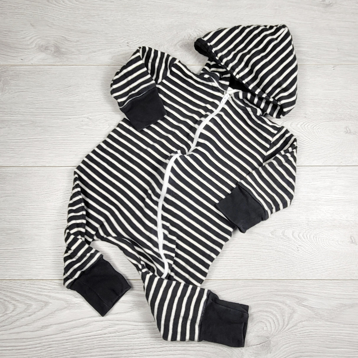 EHEM1 - Parade black striped hooded organic cotton romper. Size 12-18 months