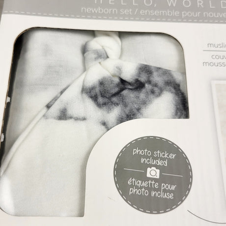 EHEM1 - NEW - Lulujo "Hello World" newborn set