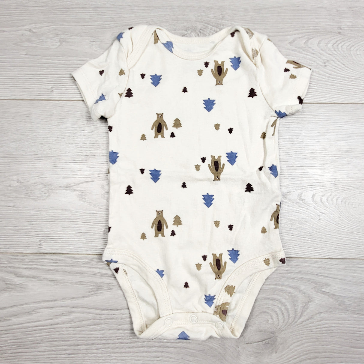 EHEM1 - Carters cream coloured bodysuit with bears. Size 6 months