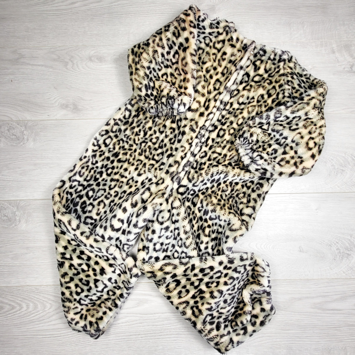 TEMA11 - Plush cheetah one piece costume. Size 2-4T