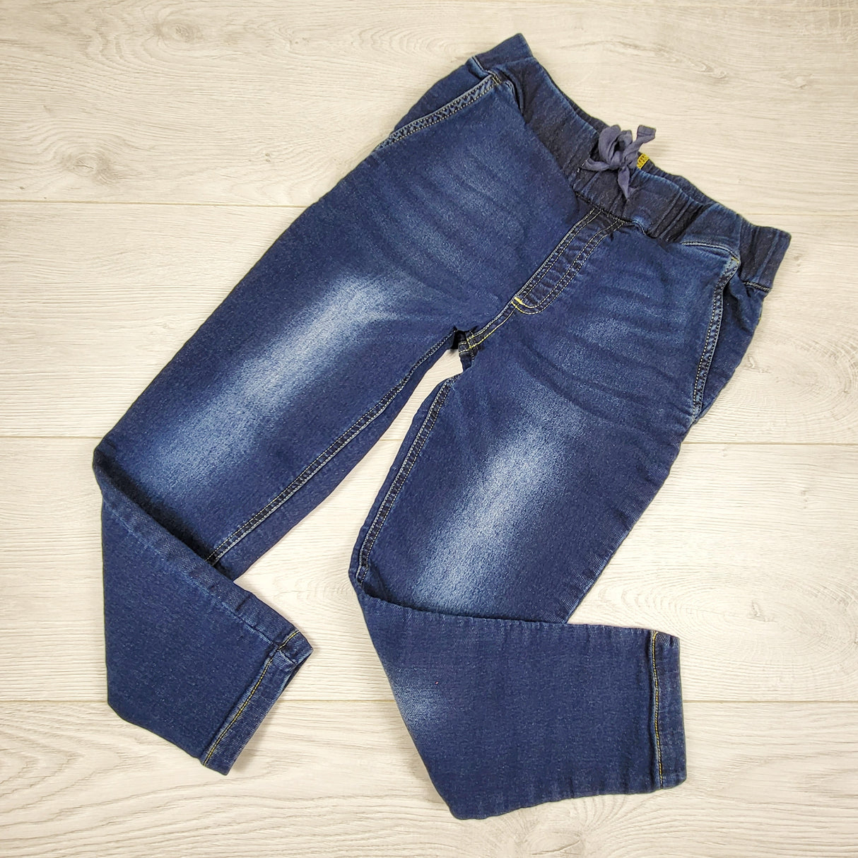 DAMO1 - Peekaboo Beans drawstring jeans. Size 6