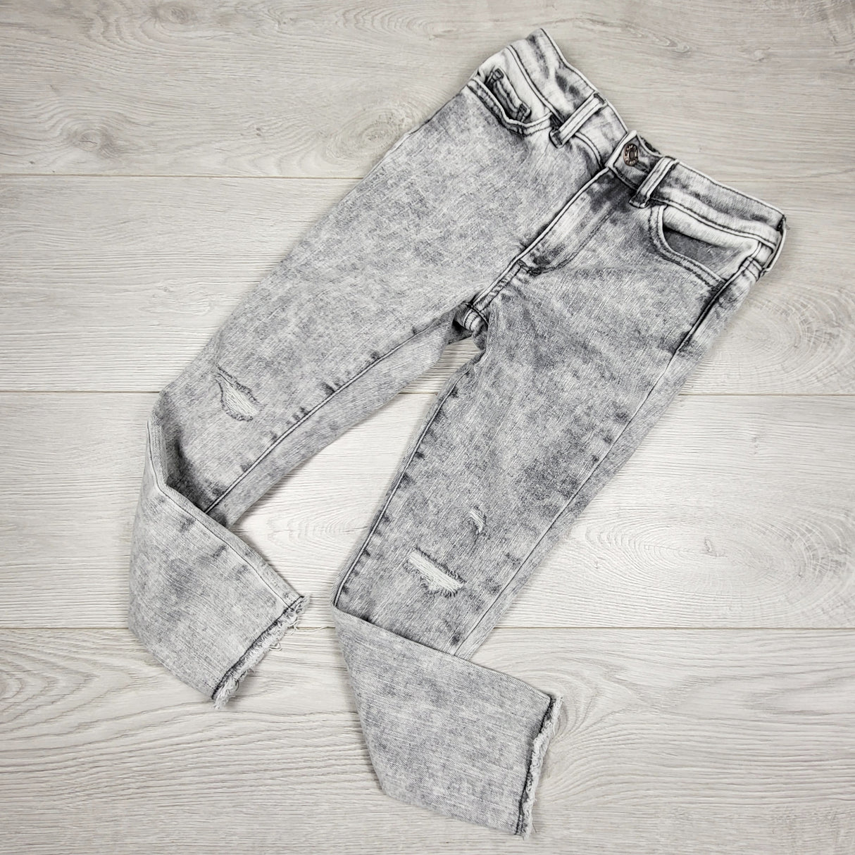 DAMO1 - Gap grey acid wash distressed high rise ankle jeggings. Size 7
