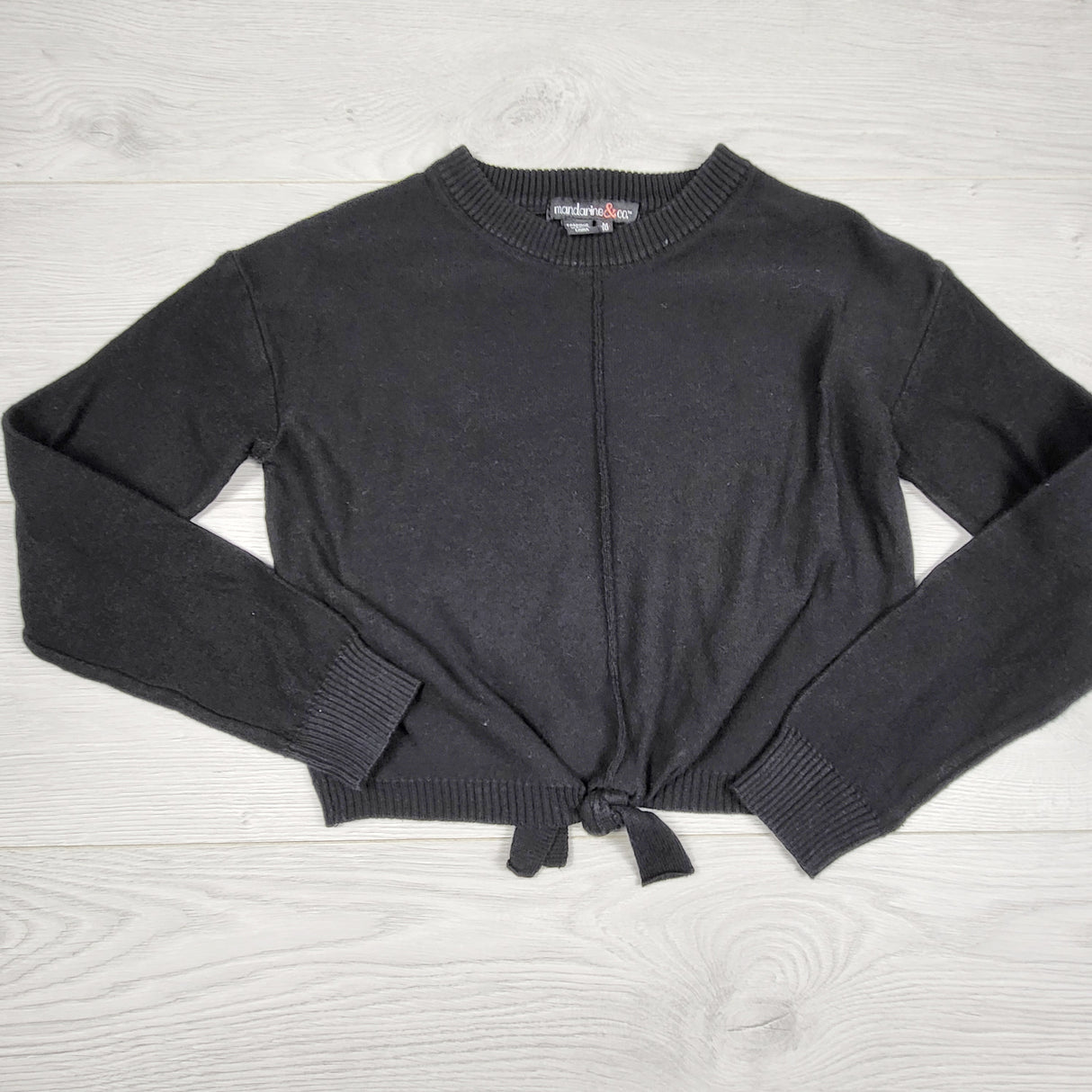 DAMO1 - Mandarine and Co. black knotted sweater. Size 10