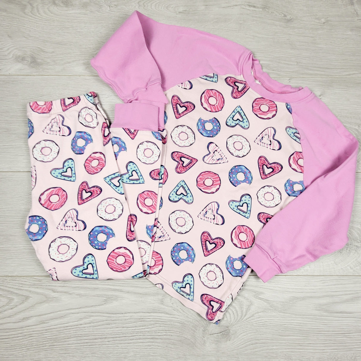 DAMO1 - Kirkland 2pc Donout PJs. Size 7