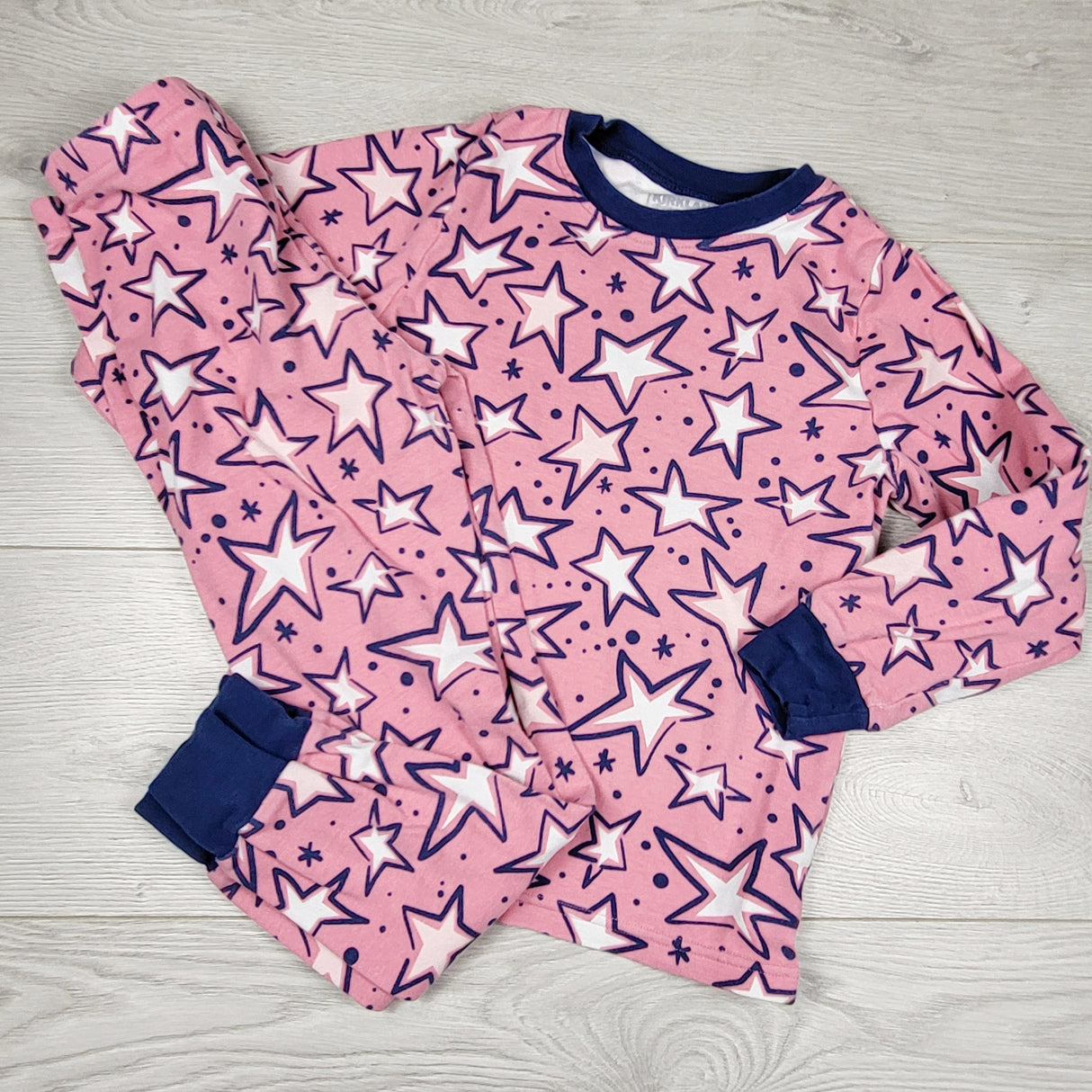 DAMO1 - Kirkland pink 2pc PJs with stars. Size 7