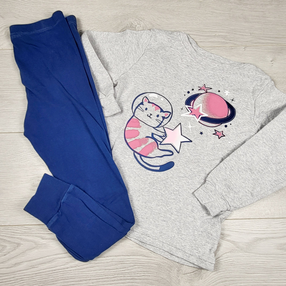 DAMO1 - Kirkland grey and navy 2pc cat astronaut PJs. Size 7