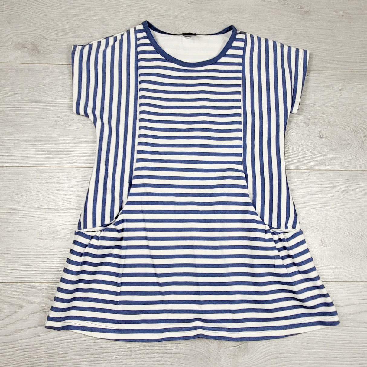 DAMO1 - Peekaboo Beans blue striped top. Size 6
