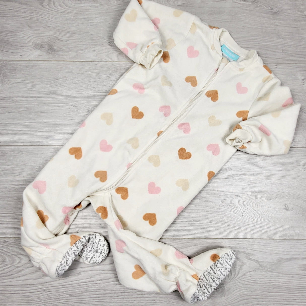 AMST4 - Pekkle cream coloured zippered fleece sleeper with hearts. Size 18 months
