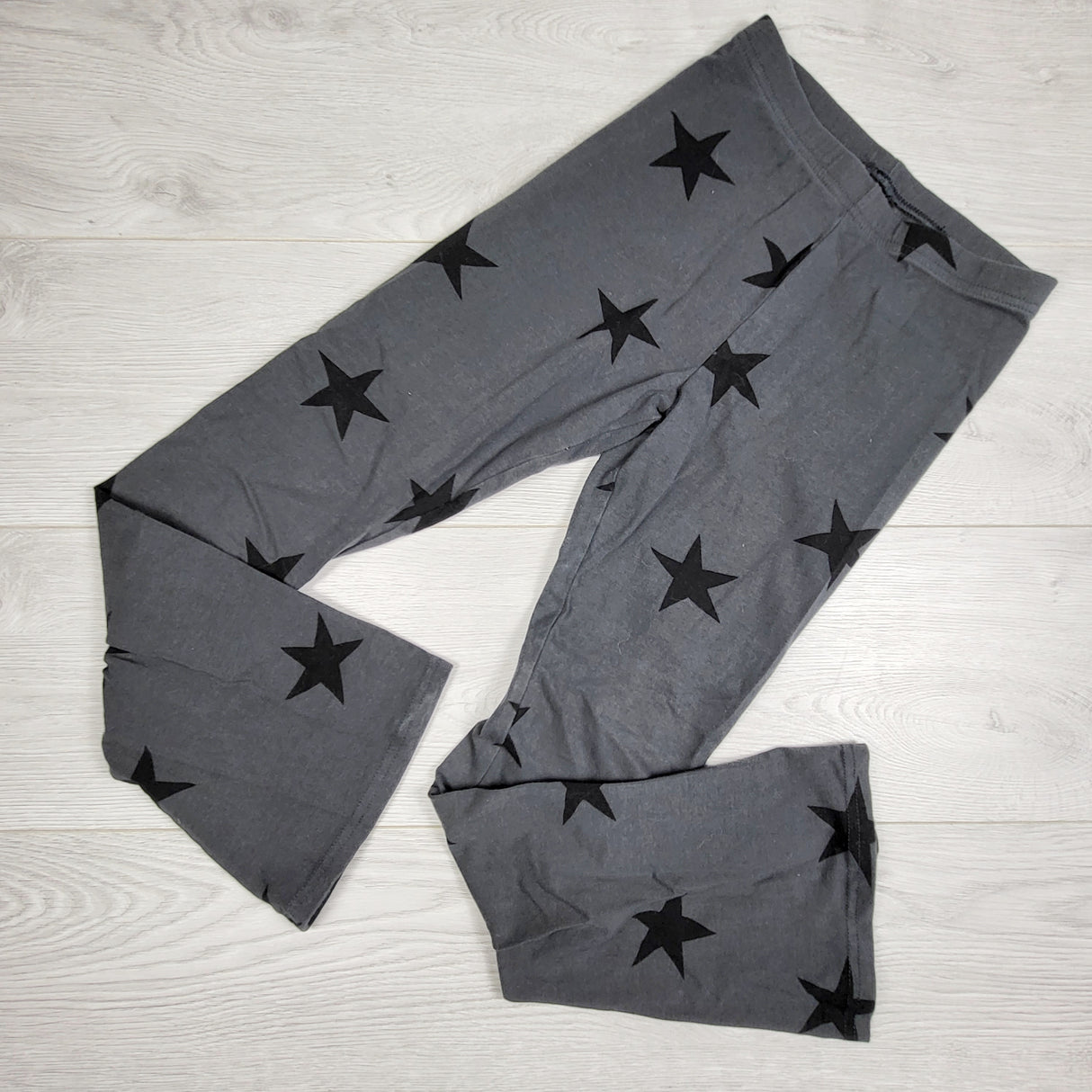 DLJ1 - Old Navy grey flare leg leggings with stars. Size 10/12