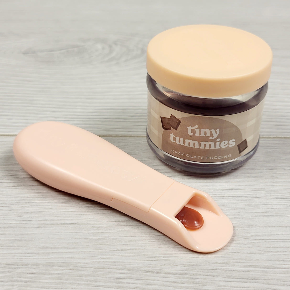 KTBL3 - Tiny Harlow Tiny Tummies "Chocolate Pudding" food and spoon set