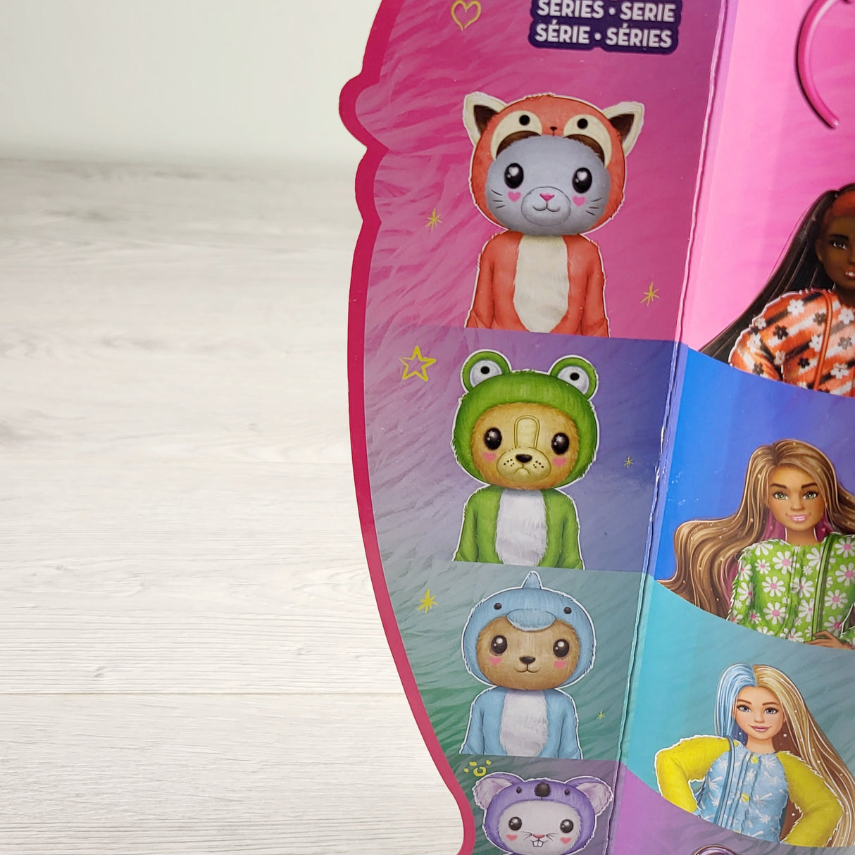KTBL3 - NEW - Barbie Cute Reveal set + 10 accessories