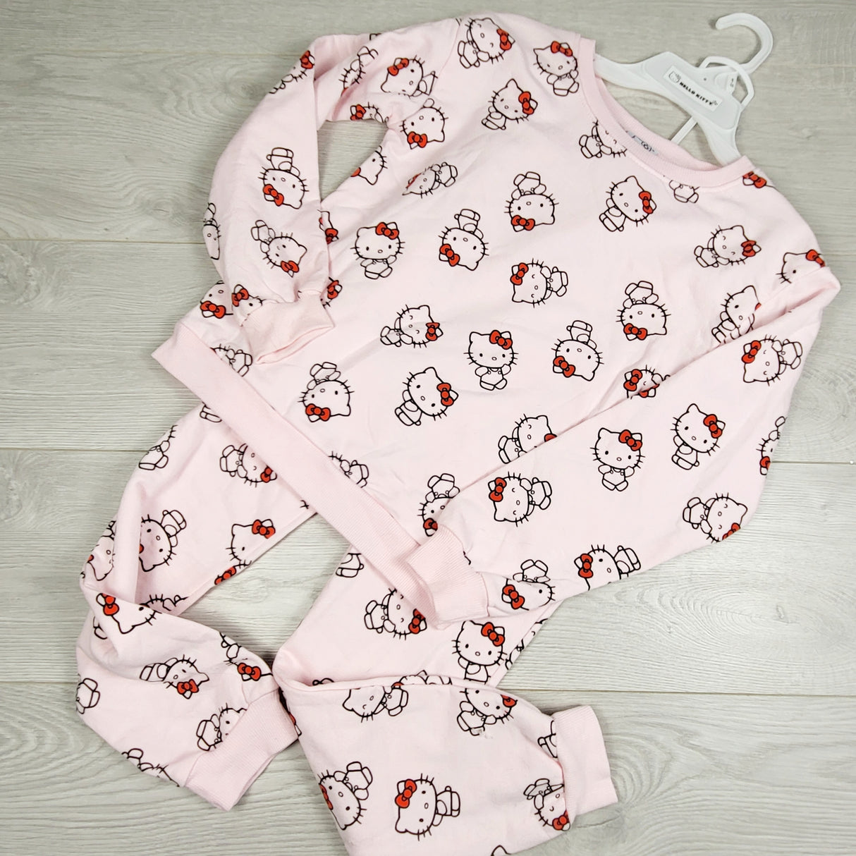 KTBL3 - NEW - Hello Kitty pink 2pc set. Size 8-10 Years