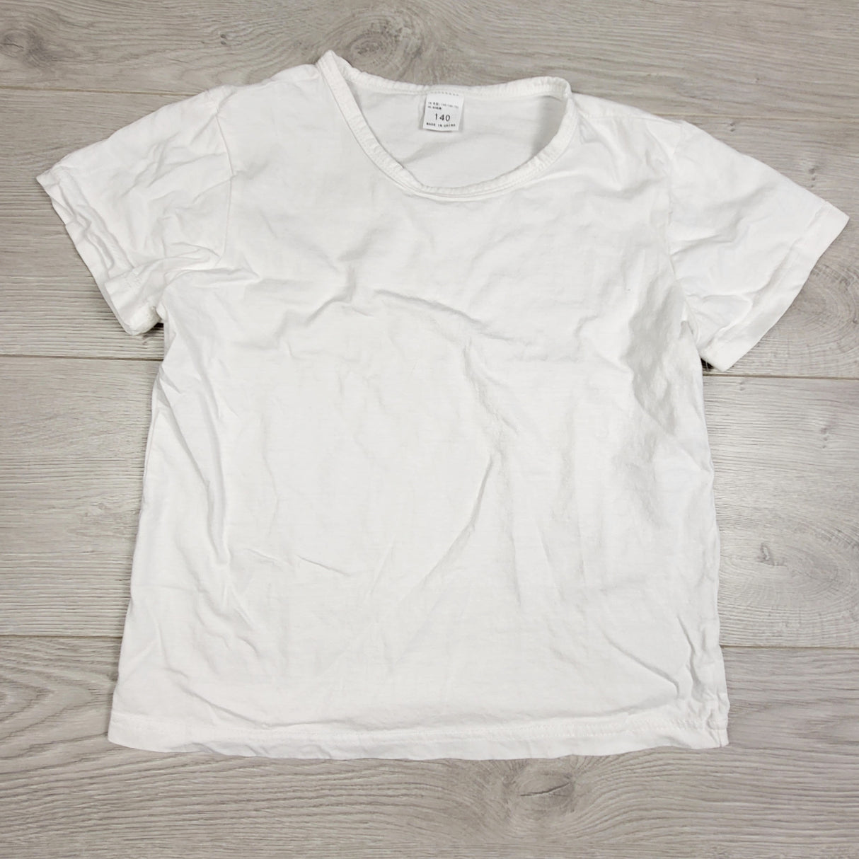DLJ2 - White unbranded t-shirt. Size 8-10 Years