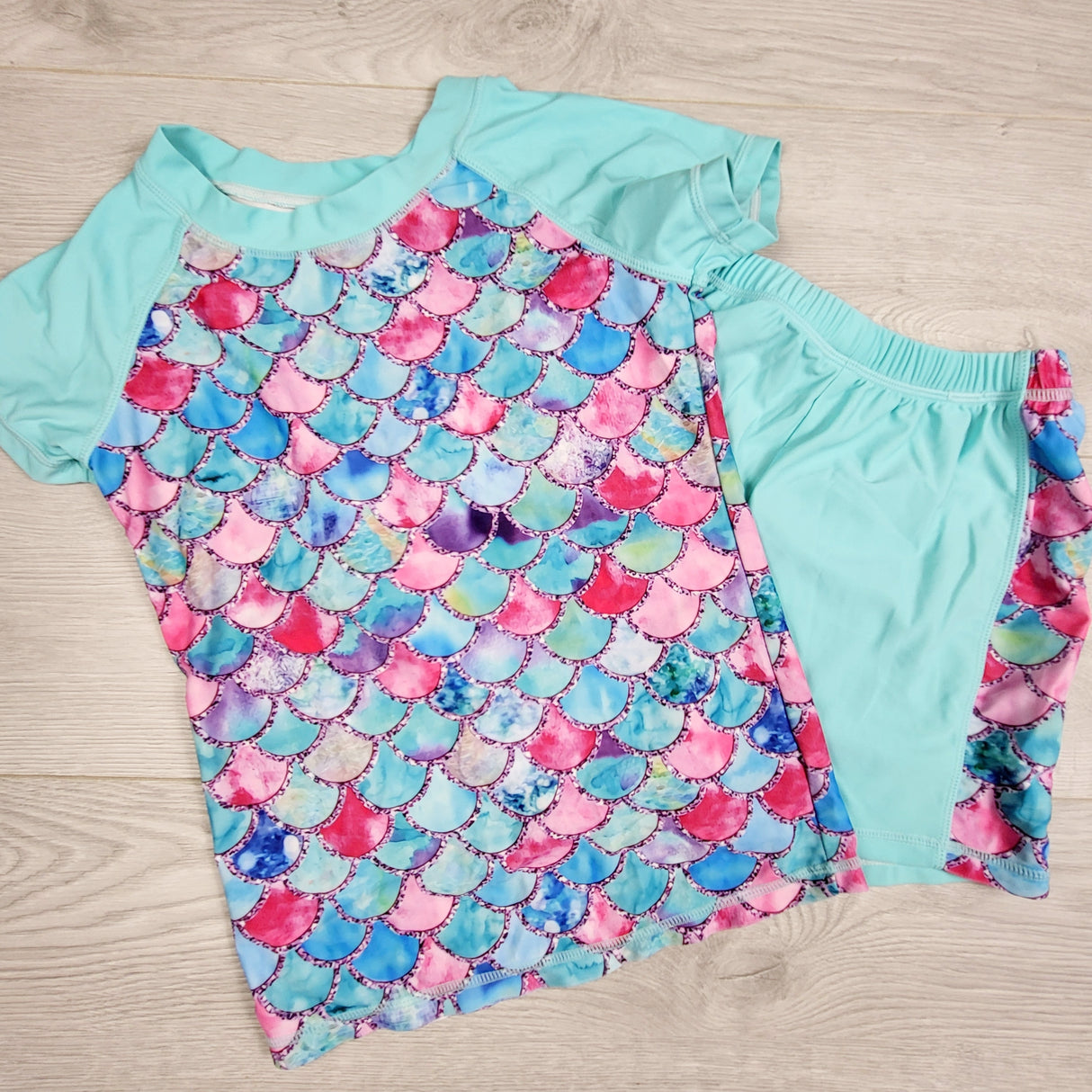DLJ2 - Blue mermaid scale 2pc swimset. Size 8/9