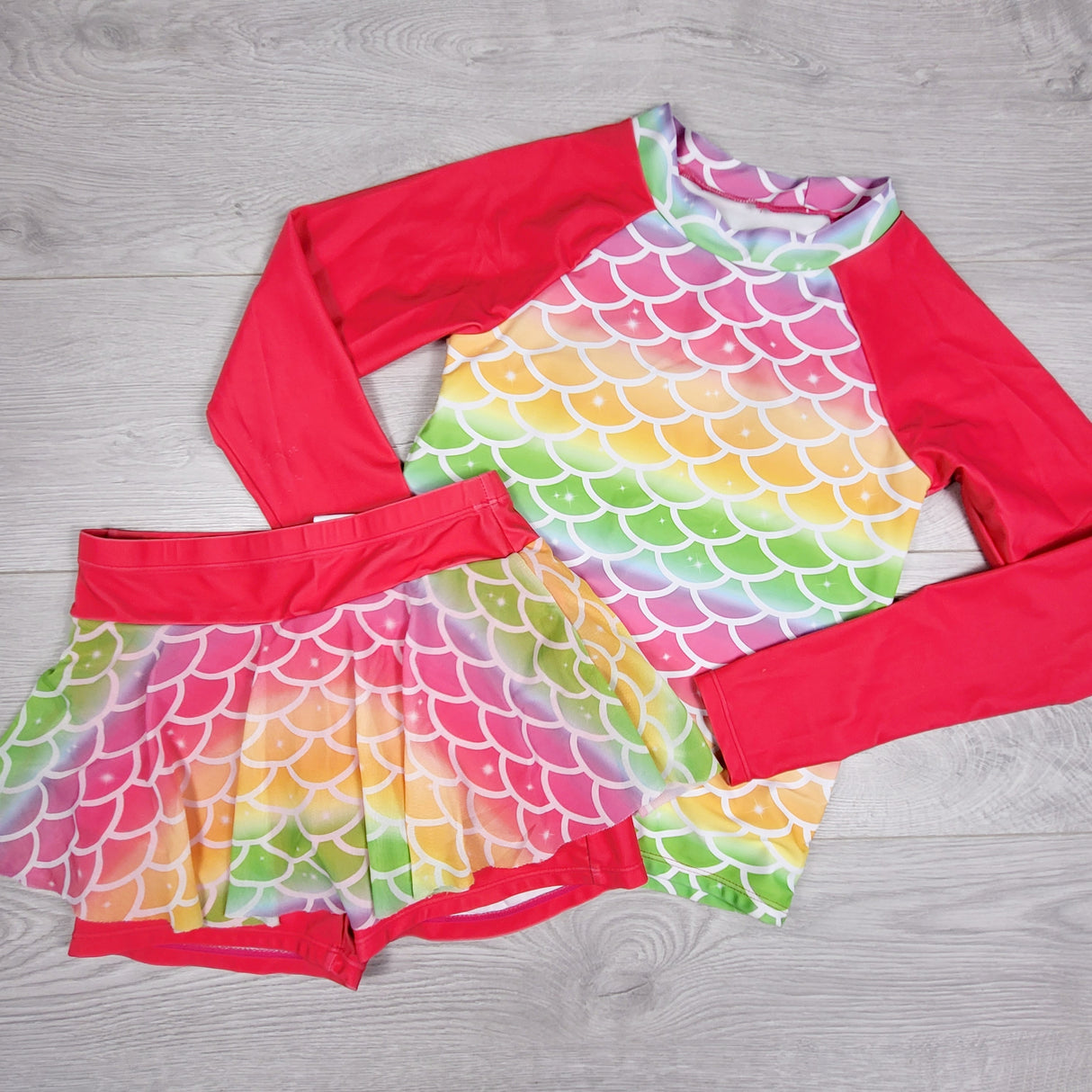 DLJ2 - Coral 2pc swimset. Size 10/12