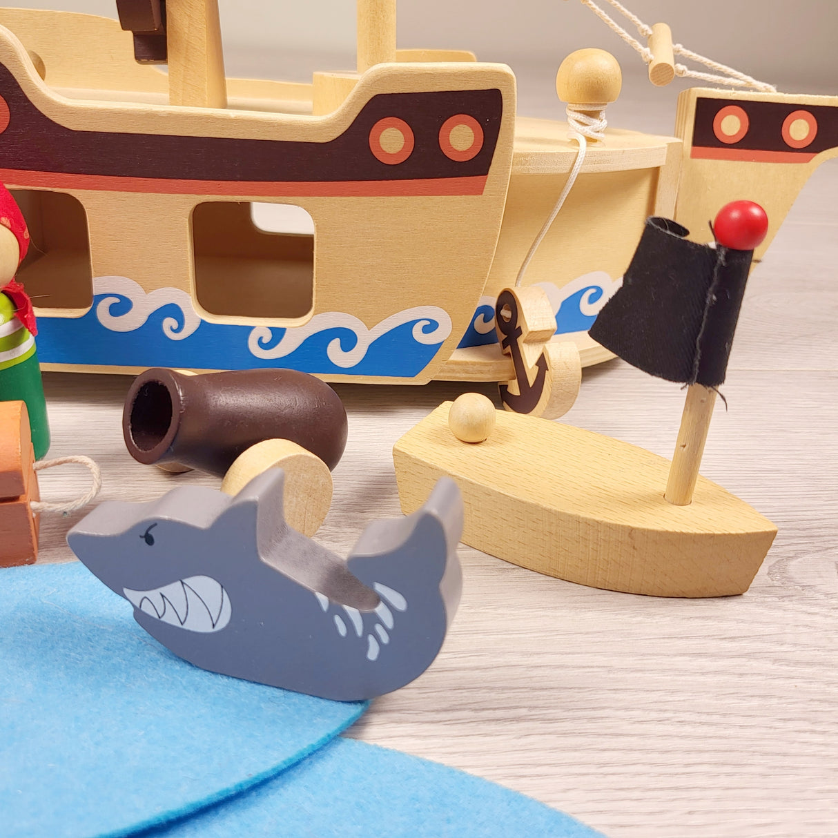 TEMA2 - Bigjigs Toys wooden pirate playset