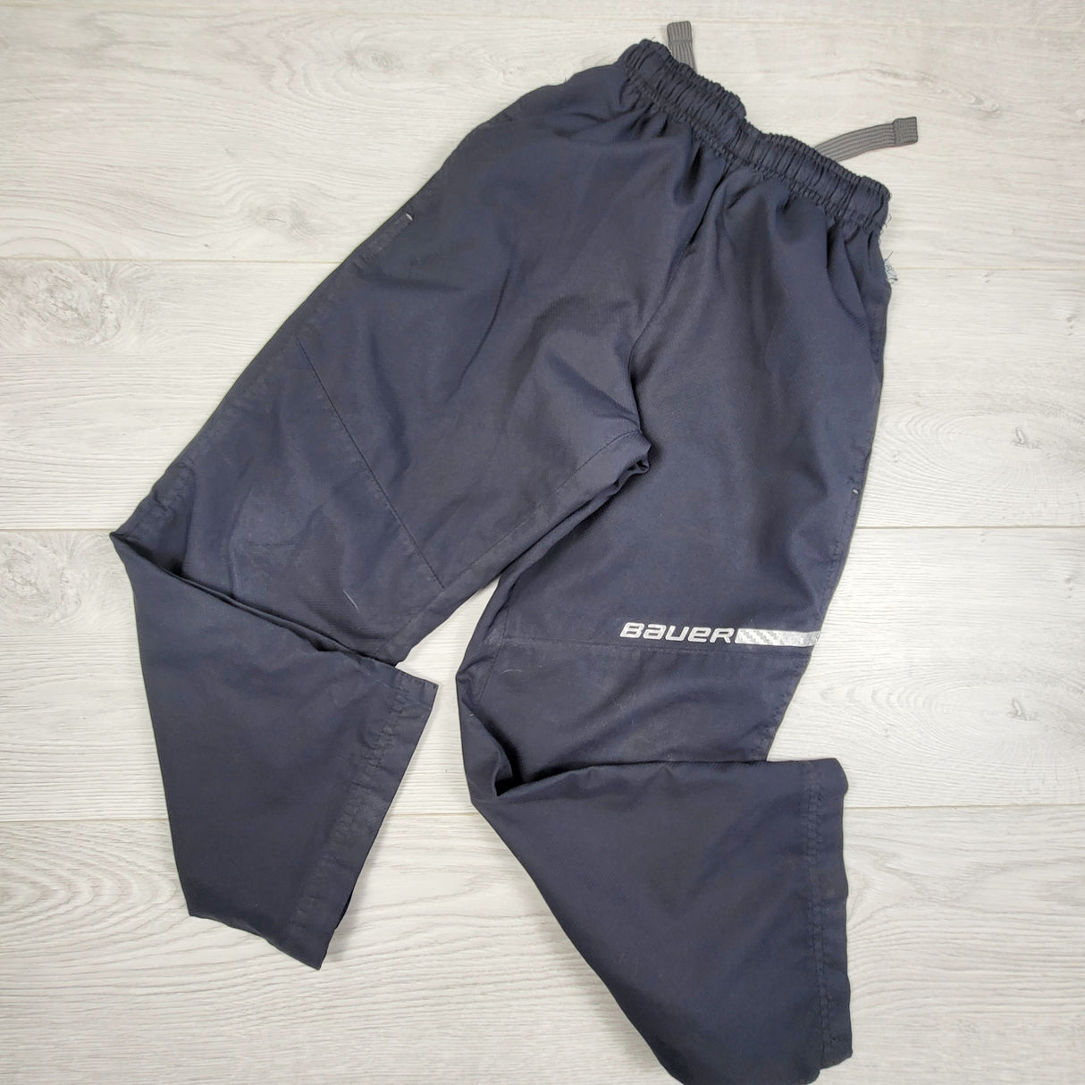 TCLW1 - Bauer black warm up pants. Youth XXS (4/5Tish)