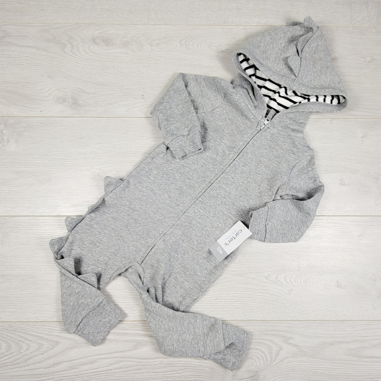 KAMG2 - NEW - Carters grey hooded romper with scales. Size 12 months