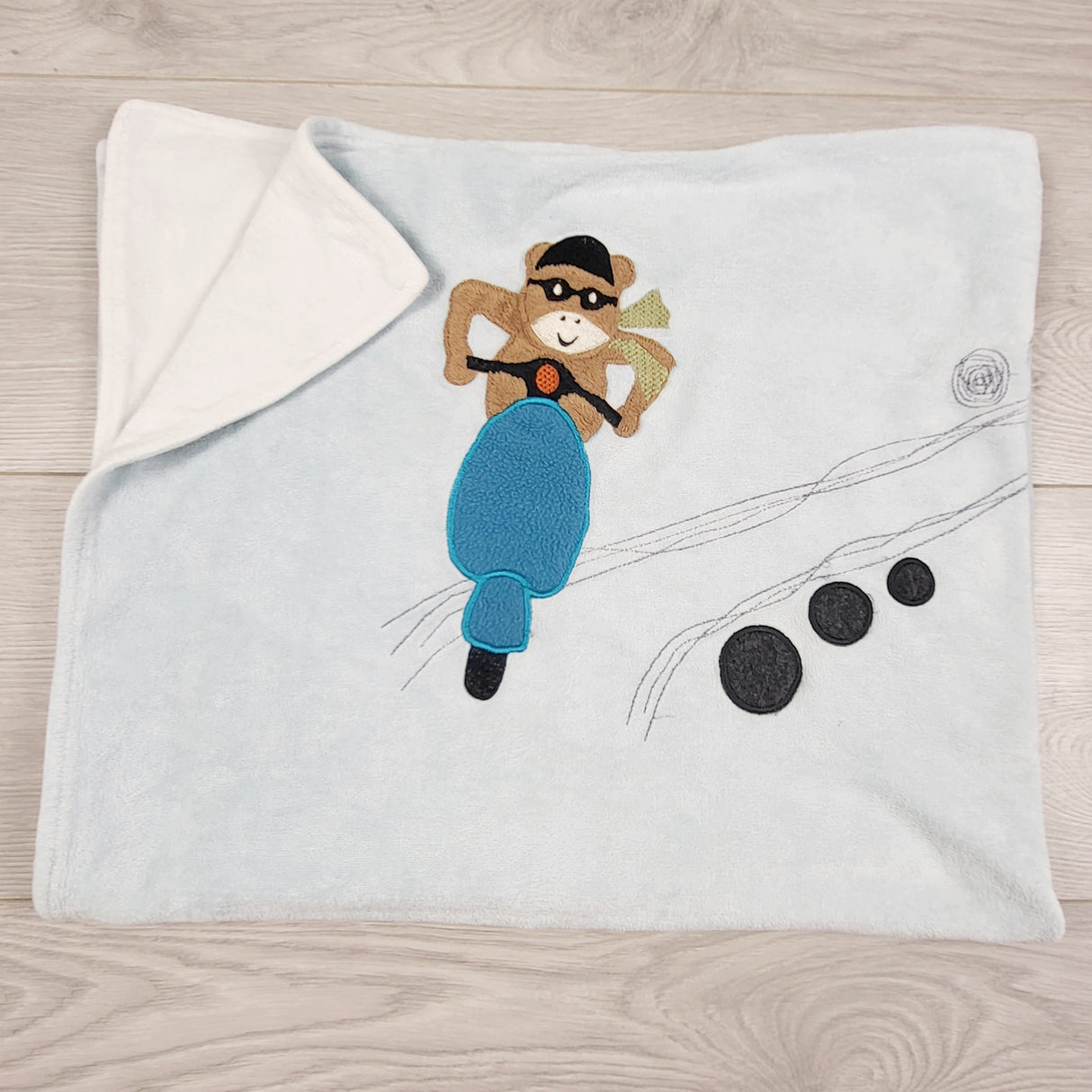 KAMG22 - Blue baby blanket with monkey
