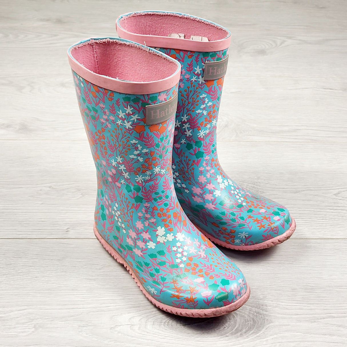 DAMO2 - Hatley teal floral print rain boots. Size 10