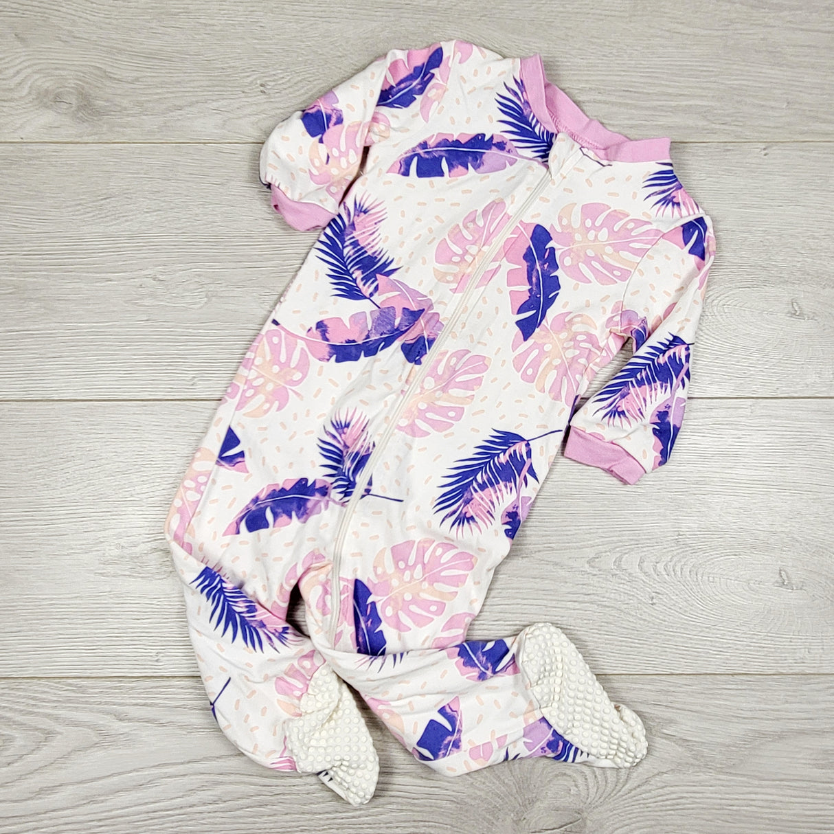 MWLL5 - George leaf printed zippered cotton sleeper. Size 6-12 months