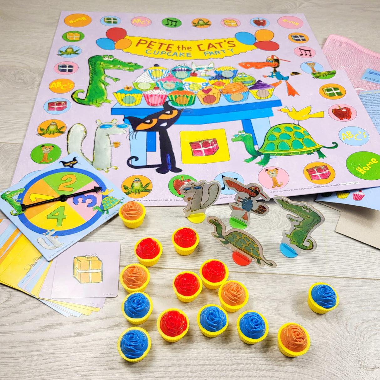 DAMO3 - Pete the Cat: The Missing Cupcakes board game