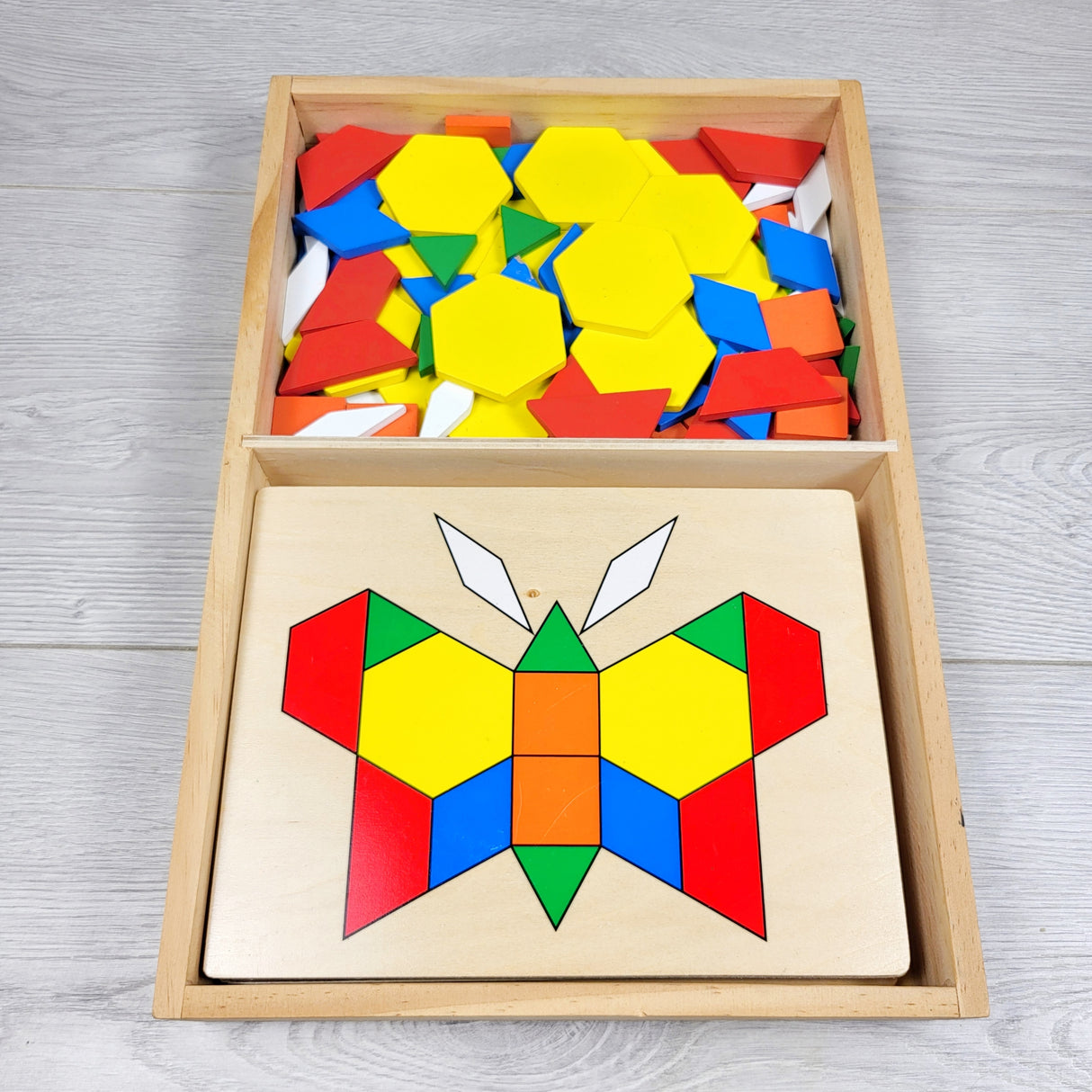 DAMO3 - Wooden pattern blocks toy (sorry, no shipping)