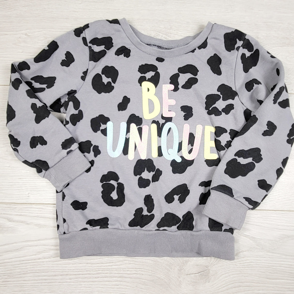 VIBU1 - St. Bernard grey leopard print "Be Unique" sweatshirt. Size 3/4T