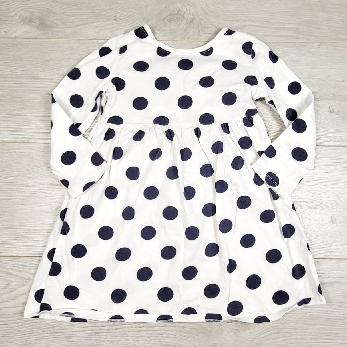VIBU1 - Old Navy white and navy polka dot dress. Size 4T